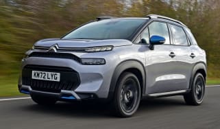 Citroen C3 Aircross Rip Curl - front tracking